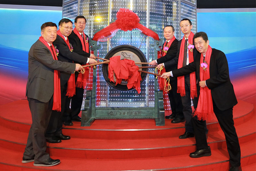 03嘉宾为兴发游戏xf科技鸣锣开市 - 副本.jpg 03嘉宾为兴发游戏xf科技鸣锣开市 - 副本.jpg